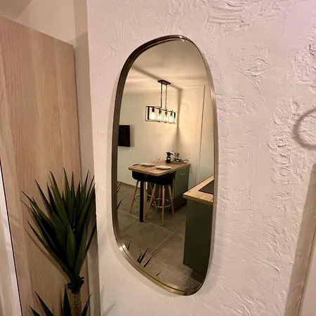 Climatise, Cosy Et Calme Au Centre Lägenhet