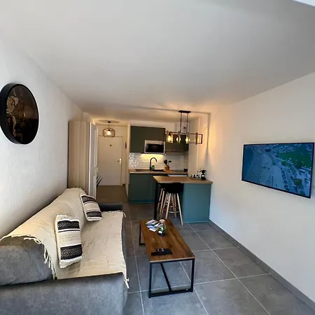 Διαμέρισμα Climatise, Cosy Et Calme Au Centre Αντίμπ