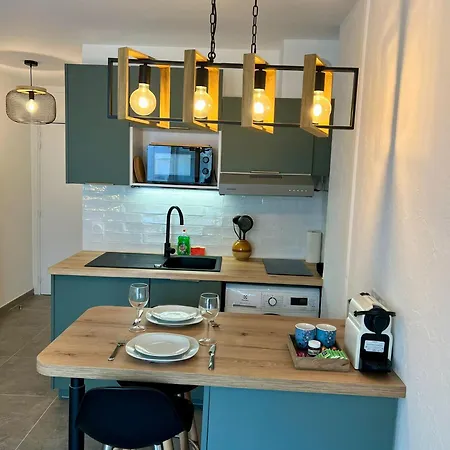 Διαμέρισμα Climatise, Cosy Et Calme Au Centre *